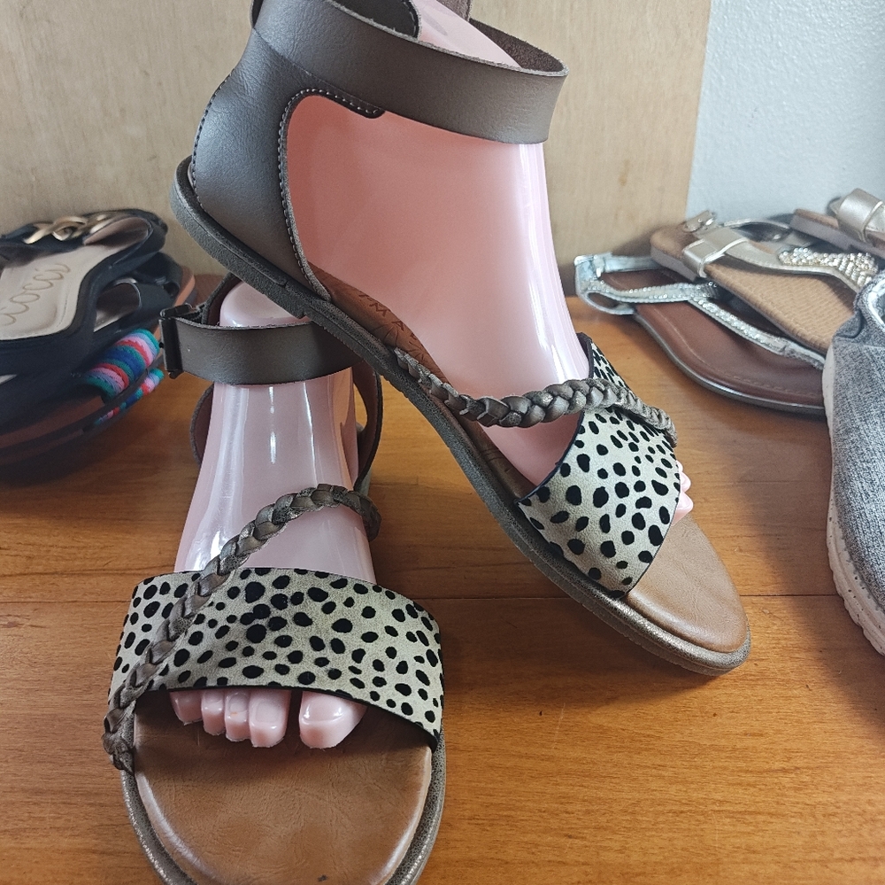 2 pairs ankle Straps Gladiator sandals bundles Blowfish & Maurices women Sz 10 - Picture 4 of 9